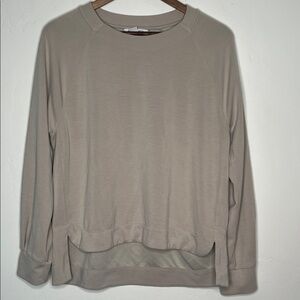 Athleta Seasoft Crewneck Sweatshirt Beige Long Sleeve Pullover Size M 532401